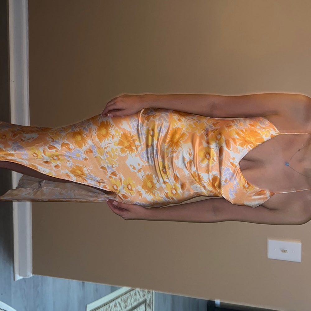 Midi Floral Beginning Boutique dress. - Picture 5 of 7